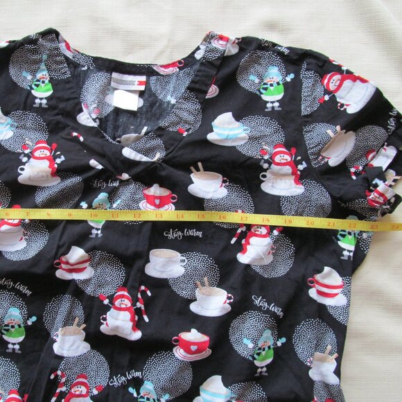 Scrub top winter theme - Picture 11 of 12